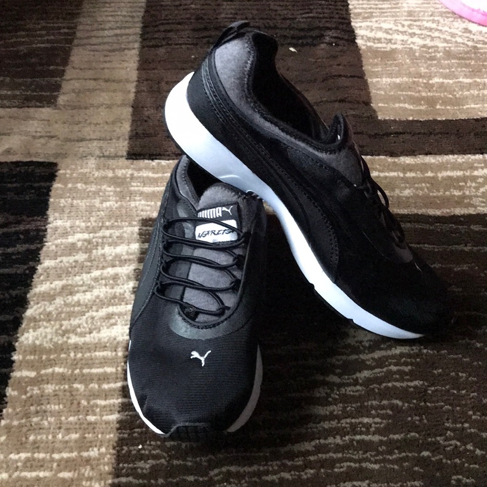 Puma tennis shoes